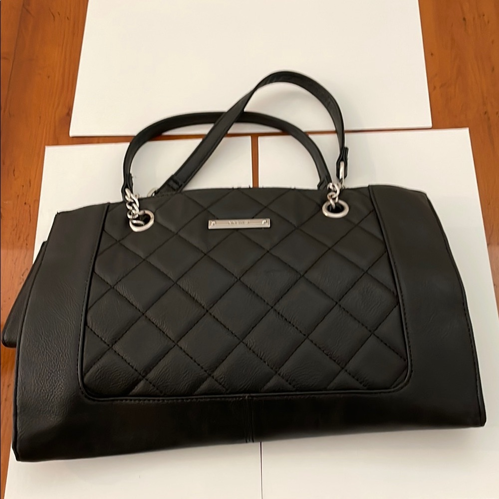 Nine West Black Shoulder Bag with Quilted Design and Elegant Hardware